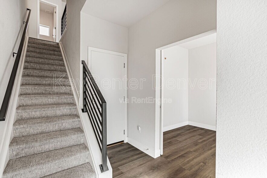 Building Photo - 5535 W 10th Ave