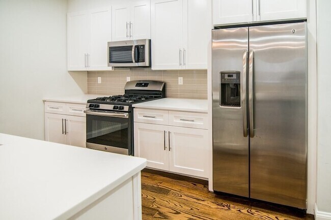 Building Photo - 757 Washington St