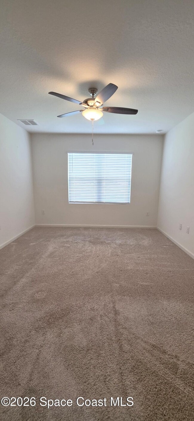 Building Photo - 242 Guinevere Dr SW