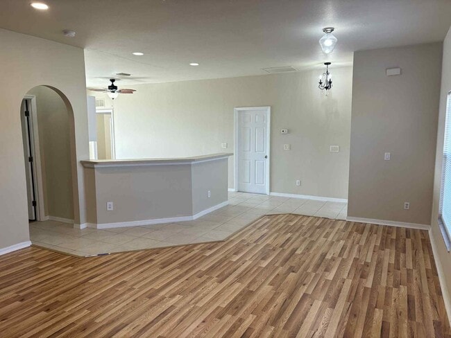 Building Photo - Charming 3-Bedroom 2 Bathroom and Garage in Lehigh Acres