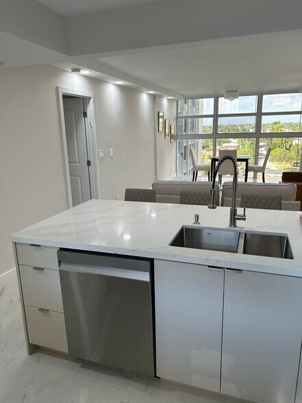 Building Photo - 1391 S Ocean Blvd