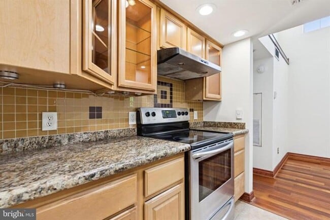 Building Photo - Spacious 1 Bedroom 1 Bath Loft Condo