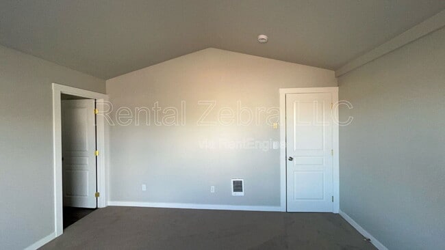 Building Photo - 855 NE Larch Ave