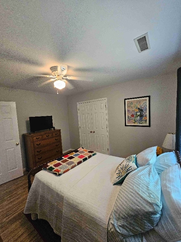 Building Photo - 1208 Raintree Dr