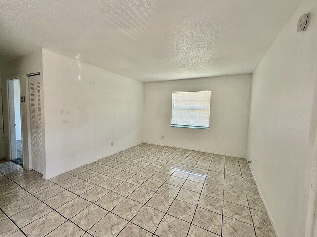 Building Photo - 733 Michigan Ct