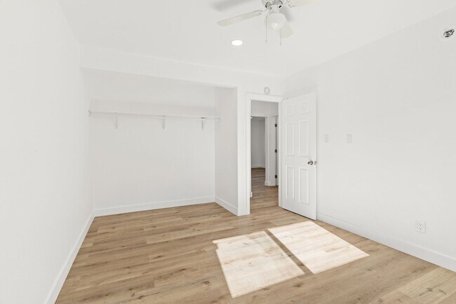 Building Photo - 927 Daisy Ave