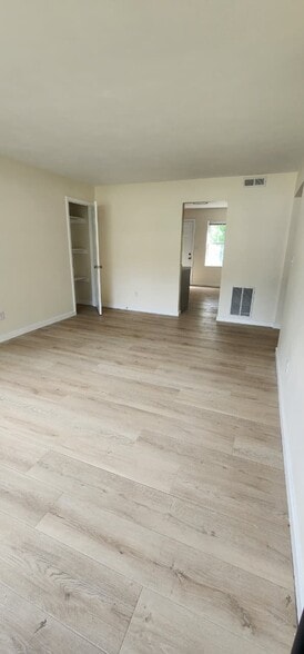 Building Photo - 5305 S Brooks Dr