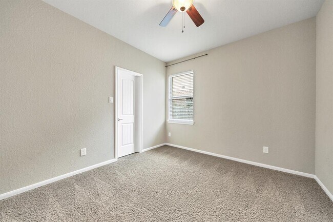 Building Photo - 107 Autumn Forest Ln
