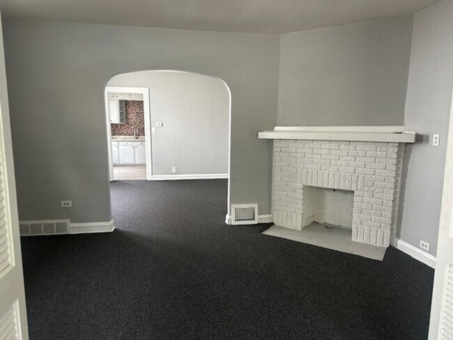 Building Photo - 3643 E 146th St