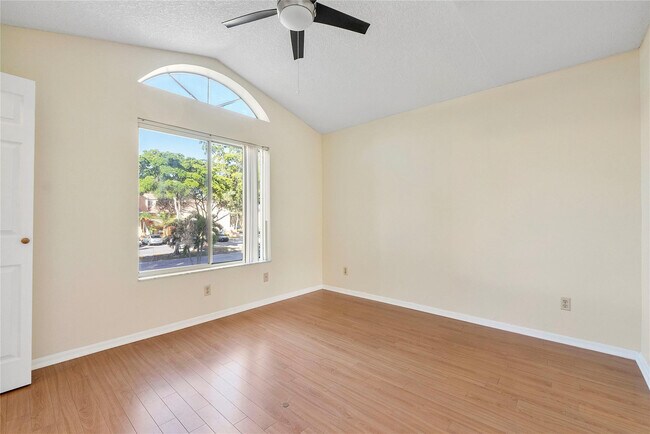 Building Photo - 967 Coral Club Dr