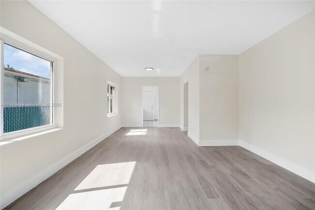 Building Photo - 2025 Fillmore St