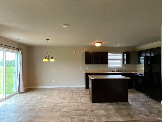 Building Photo - 5801 Abercorn Dr