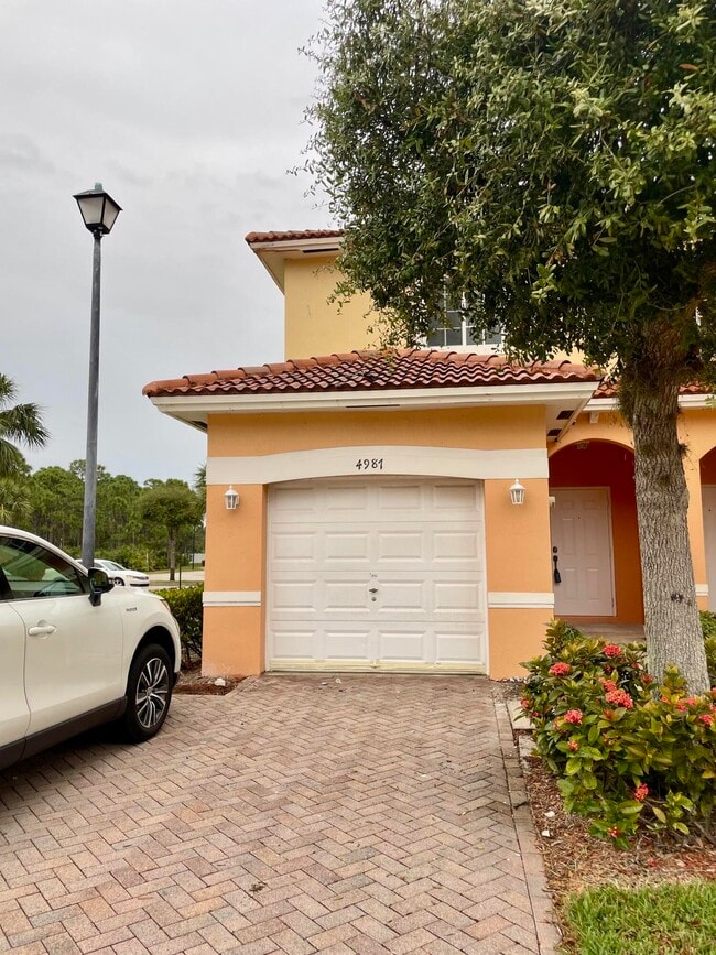 Building Photo - 4987 SE Mariner Garden Cir