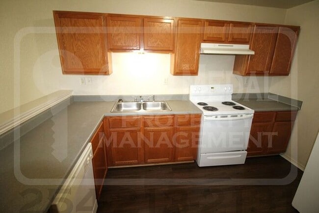 Building Photo - 2807 Leroy Cir