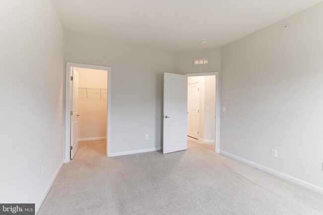 Building Photo - 7071 Darbey Knoll Dr