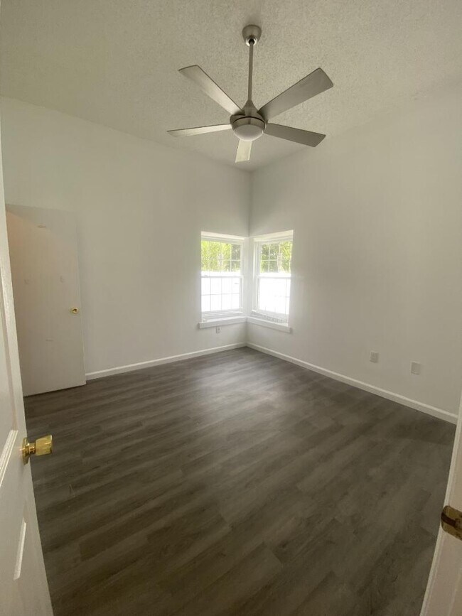Building Photo - 130 Whitehaven Ct