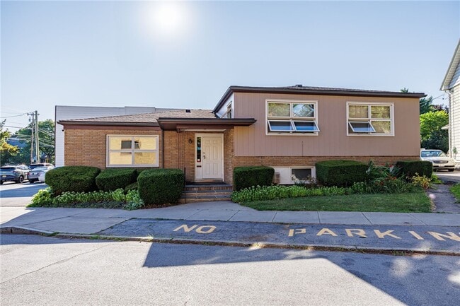 Building Photo - 2233 Clifford Ave