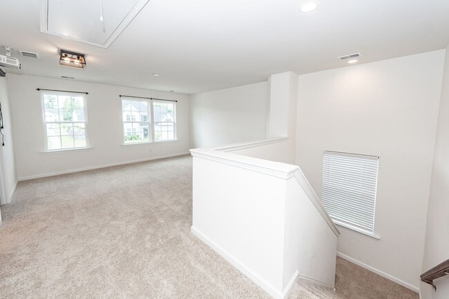 Building Photo - 3 Bedroom, 2.5 Bathroom Home in Hunters Bend - Ladson