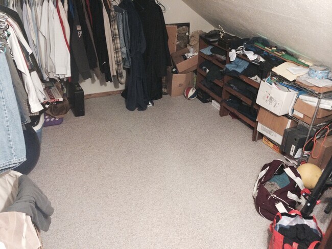 Building Photo - 1603 S 100th St