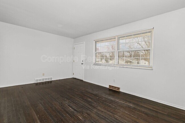 Building Photo - 11809 Bridgevale Ave