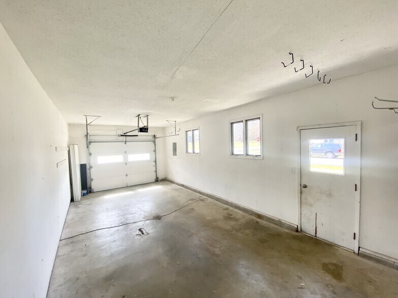 Building Photo - 209 S 1st St