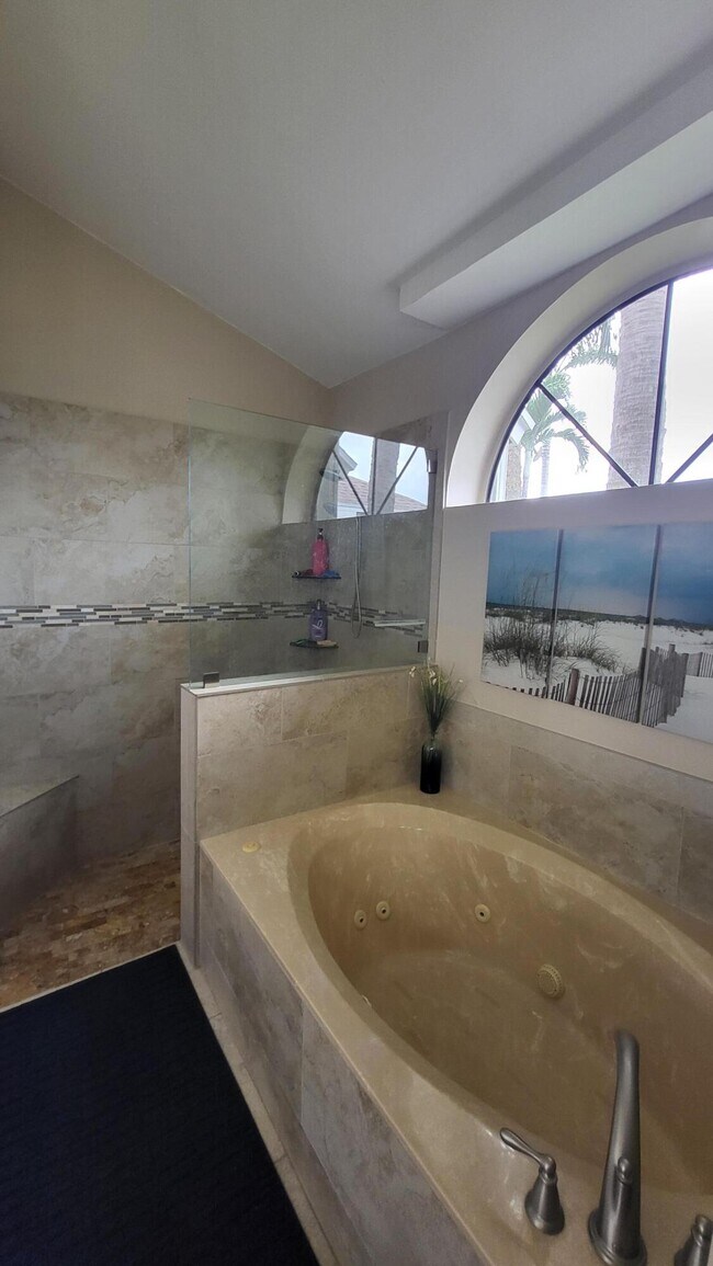 Building Photo - 12732 Meadowbreeze Dr