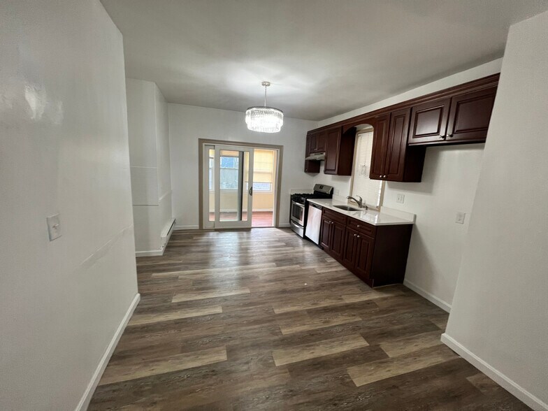 Building Photo - 45 Mozart St