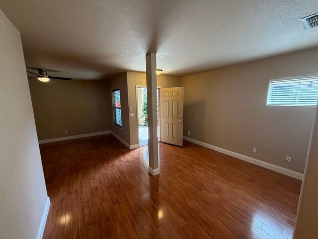 Building Photo - 4 Bedroom | 3.5 Bathroom | Single family home in Downtown Sacramento