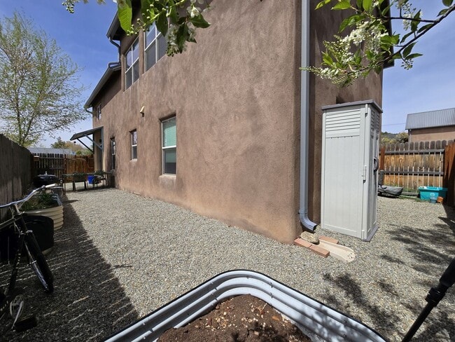 Building Photo - 2180 W Alameda St