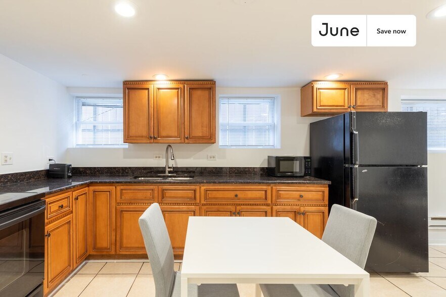 Building Photo - 1841 N Mozart St