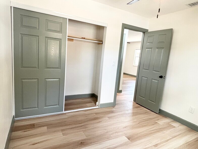 Building Photo - 510 91st Ave N