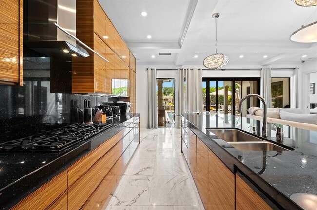 Building Photo - 2437 Castilla Isle