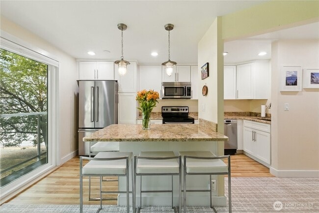 Building Photo - 1810 43rd Ave E