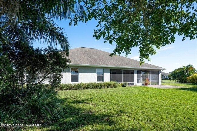 Building Photo - 935 Southlakes Way SW