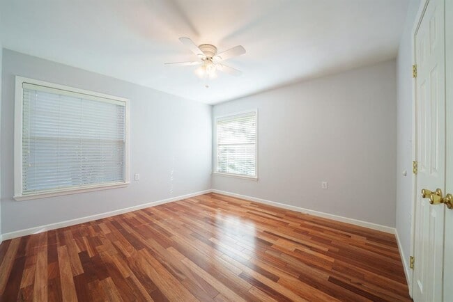 Building Photo - 1403 Broadmoor Dr