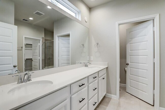 Building Photo - 9838 Magnolia Village Ln