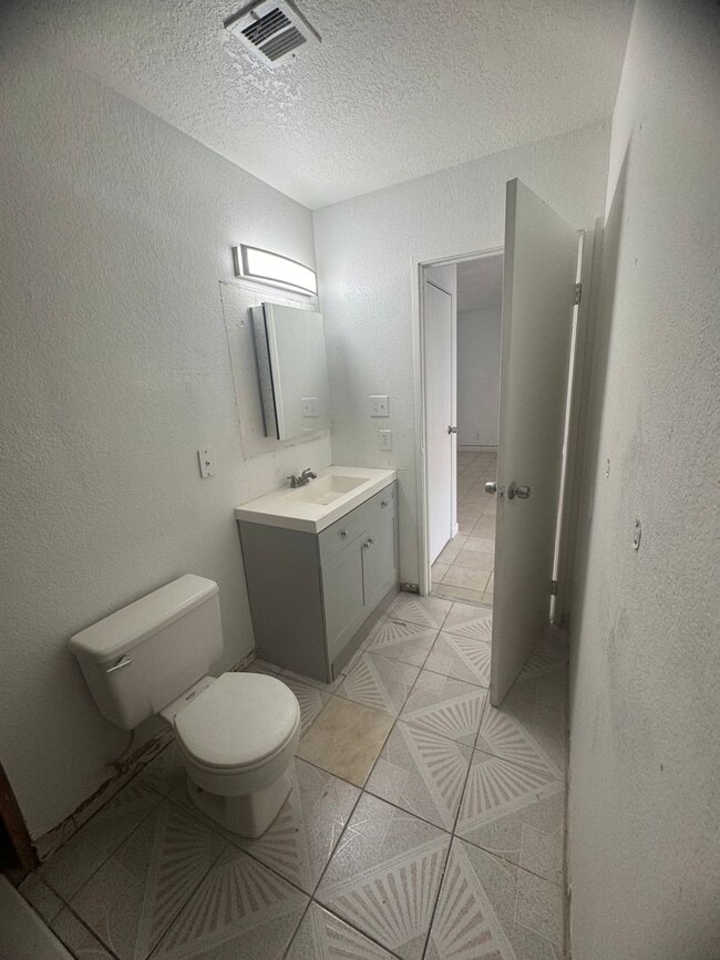 Building Photo - 6987 Mendon Ln