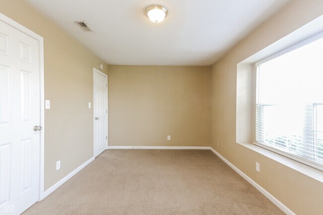 Building Photo - 2226 Leaf Dr