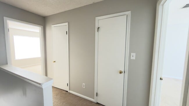 Building Photo - 339 Brookfield Rd