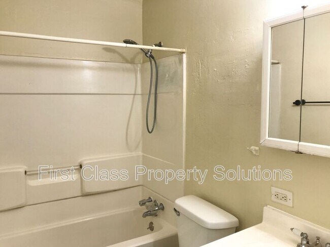 Building Photo - 1731 NW 32nd St