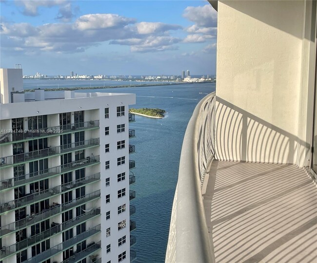 Building Photo - 1750 N Bayshore Dr