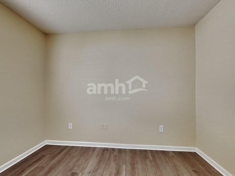 Building Photo - 809 Crystal Spring Way