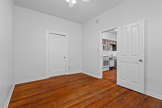 Building Photo - 1607 Palma Plaza