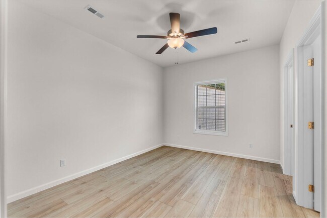 Building Photo - 1112 Bertling St