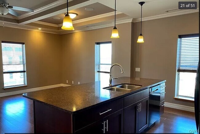 Building Photo - 517 Riverside Dr