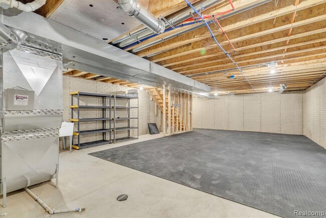 Building Photo - 171 Jotham Ave