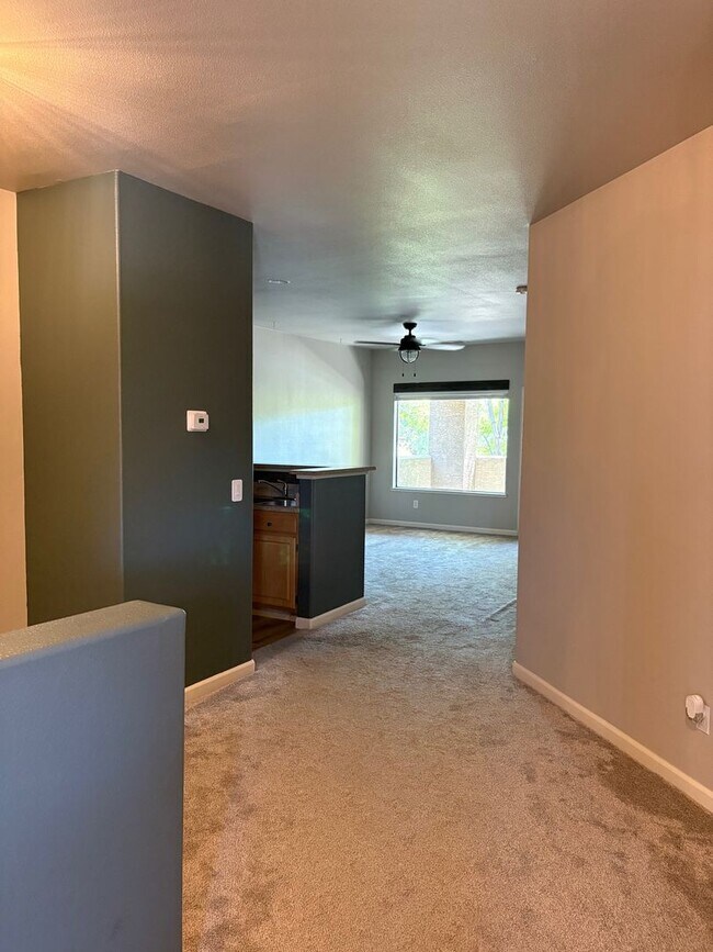 Building Photo - Gated community 2 Bedroom 2 Bath Condo