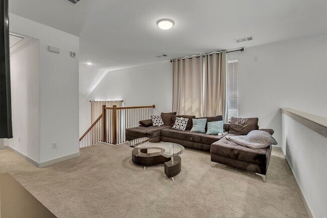 Building Photo - 4011 Logan Dr
