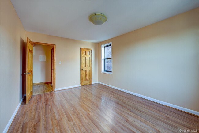 Building Photo - 87-10 34th Ave