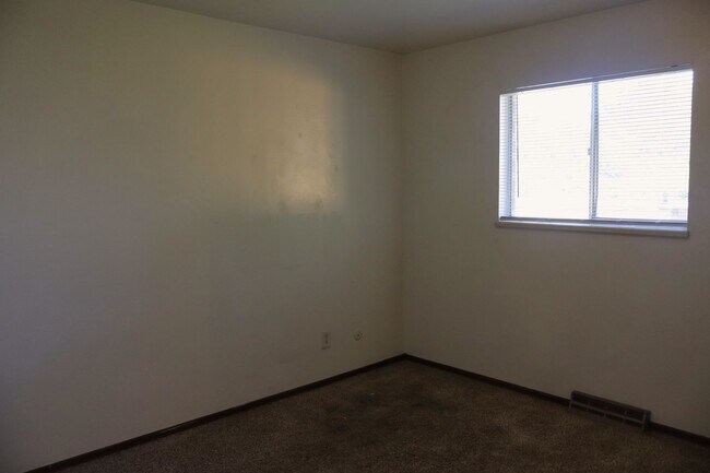 Building Photo - 1604 Larch St